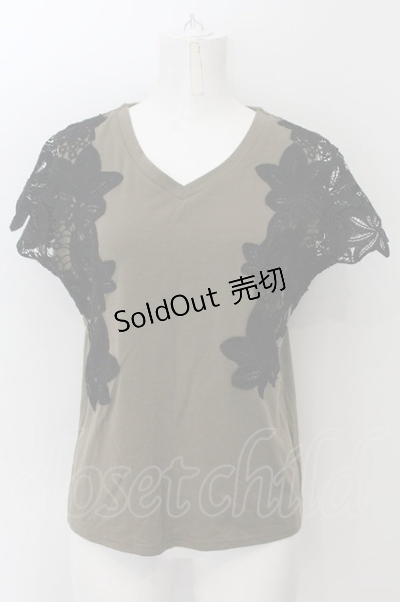 画像1: 【SALE】axes femme / フラワーレーススリーブTシャツ M カーキグリーン×クロ O-24-11-22-040-AX-TO-IG-ZT095 (1)