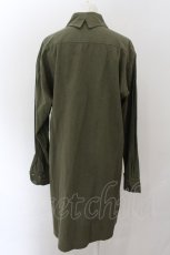 画像2: 【SALE】MILKBOY / デコルテ切り替えワッシャーロングシャツ  カーキ O-24-11-26-057-MB-BL-YM-ZT259 (2)