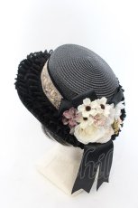 画像2: 【SALE】Triple fortune / コサージュ付きカンカン帽  ブラック O-24-11-26-100-EL-AC-OW-ZT286 (2)