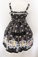 画像4: Angelic Pretty / Dreamy Night Cakesジャンパースカート  クロ O-24-12-05-012-AP-OP-OW-OS (4)