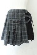 NieR Clothing / 巻きスカート風キュロットパンツ【ガチャベルト装飾付き】　 F グレー×ブラック O-24-12-18-003-PU-PA-OW-ZT166