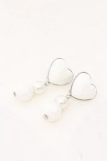 画像1: 【SALE】Fickle Bebe / ドロップハートイヤリング  ホワイト O-25-05-30-1028-0-AC-OW-ZT444-F001 (1)