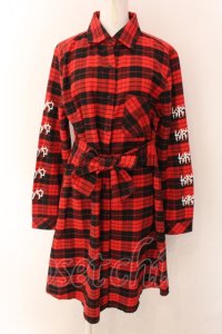 KRY CLOTHING / 「CONKH」 ロング丈チェックシャツ  LETTER レッド×ブラック O-25-01-27-1032-EL-OP-IG-ZI