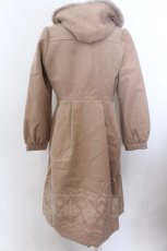 画像3: 【SALE】axes femme / パネル刺繍ダッフルコート M ベージュ O-25-01-30-012-AX-CO-OW-ZTC038 (3)