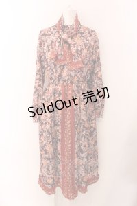 axes femme / パネル柄ボウタイ付きワンピ  ブラウン×オレンジ O-25-01-31-1024-AX-OP-IG-OS
