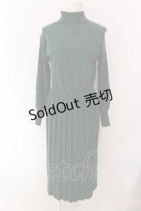 LEBECCA boutique / 音の混ざったプリーツニットワンピース  グリーン O-25-02-10-048-EL-OP-IG-OS
