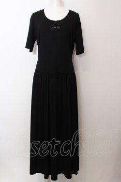 画像1: KANEKO ISAO / ロゴ刺繍半袖ワンピース  クロ O-25-02-19-1139-EL-OP-IG-ZT157