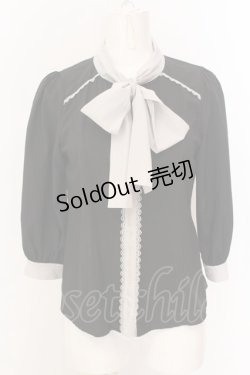 画像1: axes femme POETIQUE / メッセージ刺繍ブラウス  黒ｘグレー O-25-02-23-031-AX-BL-AS-OS