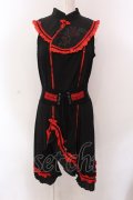 Ozz oneste / 華刺しゅうチャイナノースリーブワンピース  ブラック×レッド O-25-02-25-012-OO-OP-OW-OS