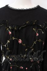 画像2: 【SALE】axes femme POETIQUE / 花刺繍チュールワンピース  黒 O-25-02-26-1039-AX-OP-ET-ZT474 (2)