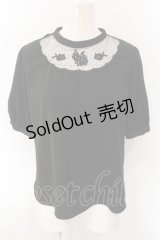 an another angelus / ヨークローズ刺繍プルオーバーブラウス  クロ O-25-02-26-1040-CA-BL-IG-OS