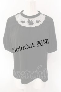 an another angelus / ヨークローズ刺繍プルオーバーブラウス  クロ O-25-02-26-1040-CA-BL-IG-OS