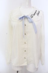 Amavel / 英字刺繍リボンタイブラウス  アイボリー O-25-02-27-1081-CA-BL-SA-OS