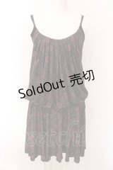 Ozz Croce / 総柄フェイクレイヤードキャミワンピース  ブラック×レッド O-25-02-27-019-OO-OP-IG-OS