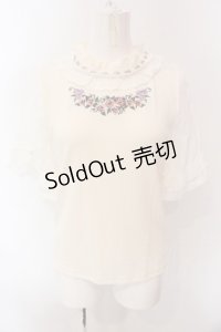 axes femme / バラの花刺繍レース切替プルオーバー F キナリ O-25-02-28-064-AX-TO-OW-OS