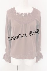 axes femme / サテンローズデザインプルオーバー F モカ O-25-02-28-072-AX-TO-OW-OS