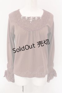 axes femme / サテンローズデザインプルオーバー F モカ O-25-02-28-072-AX-TO-OW-OS