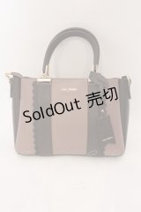 axes femme / タグチャーム付き配色バッグ  ピンク×ブラウン O-25-02-28-099-AX-BG-OW-OS