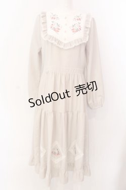 画像1: axes femme POETIQUE / ブロッキングベリー刺繍ワンピース M グレージュ O-25-03-08-015-AX-OP-OW-OS