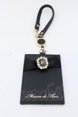 Maison de FLEUR / リール付きビジューリボンパスケース  クロ O-25-03-13-1030-LO-ZA-OW-ZT394