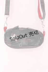 MINT NeKO / ポールのてかてかショルダーバッグ  ブラック×レッド O-25-03-17-071-HN-BG-IG-OS