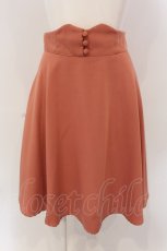 画像1: 【SALE】Fi.n.t / くるみボタンフレアースカート  サーモンピンク O-25-03-18-020-CA-SK-IG-ZT140 (1)