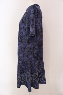 画像2: INGEBORG / シャドーフラワー柄カットワンピース  ブルー×クロ O-25-03-20-1056-LO-OP-IG-OS
