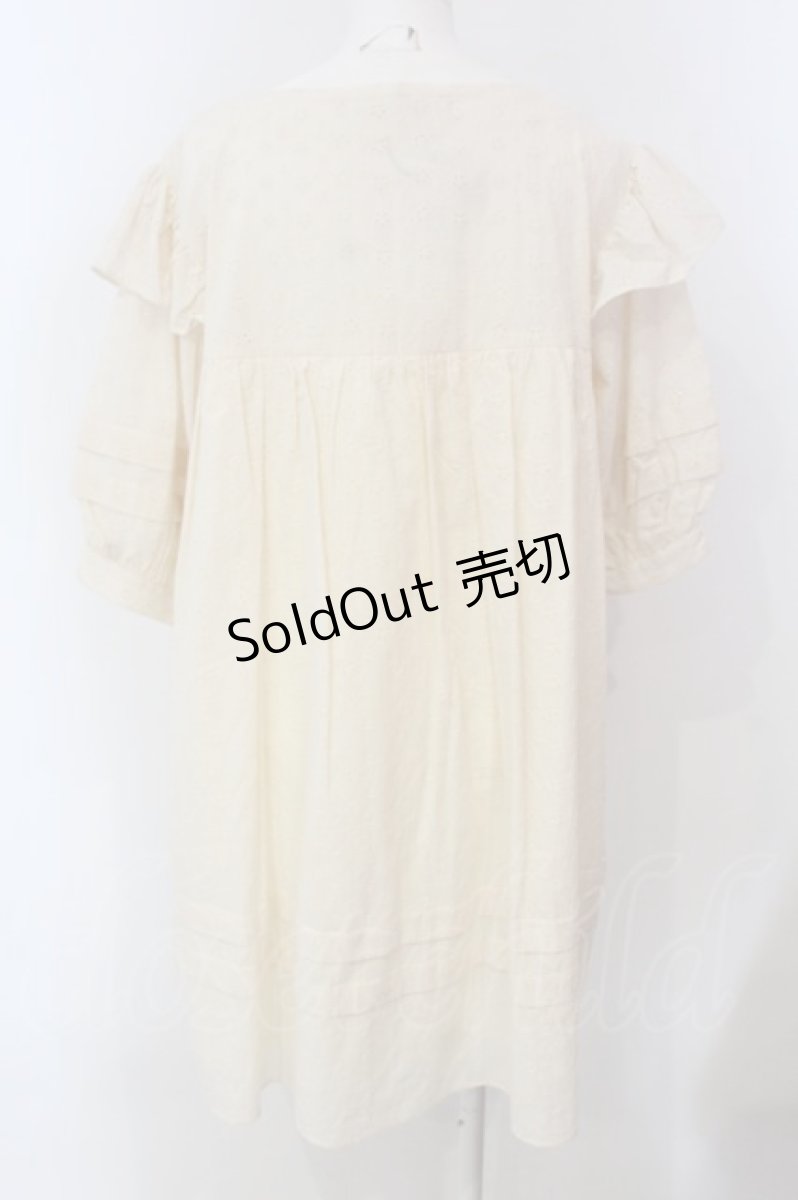 画像4: 【SALE】Maison de FLEUR Petite Robe canone / エンジェルショルダースモックワンピース  アイボリー O-25-03-20-2032-EL-OP-IG-ZT140 (4)