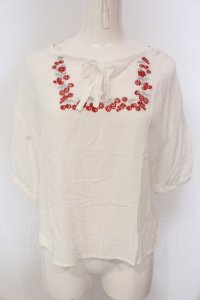 Fi.n.t / ヨークフルーツ刺繍ブラウス  シロ O-25-03-26-1010-CA-BL-IG-ZT114