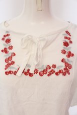 画像2: 【SALE】Fi.n.t / ヨークフルーツ刺繍ブラウス  シロ O-25-03-26-1010-CA-BL-IG-ZT114 (2)