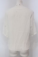 画像4: 【SALE】Fi.n.t / ヨークフルーツ刺繍ブラウス  シロ O-25-03-26-1010-CA-BL-IG-ZT114 (4)