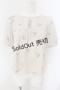 Fi.n.t / ショルダーフリル小花総刺繍ブラウス  ベージュ O-25-03-26-1015-CA-BL-IG-ZT114