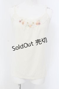 axes femme / オーガンジーフラワーキャミソール  アイボリー O-25-03-31-1012-AX-TO-IG-OS