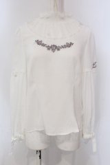axes femme POETIQUE / ディズニーヴィランズ/ブラウス M オフシロ O-25-03-31-1013-AX-BL-IG-OS