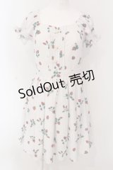 Secret Honey / イチゴ柄オフショルフレアワンピース  オフシロ O-25-03-31-058-CA-SK-IG-OS