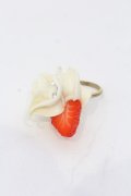 Q-pot. / One Strawberry Whip リング  ホワイト×いちご O-25-03-31-086-QP-AC-IG-OS