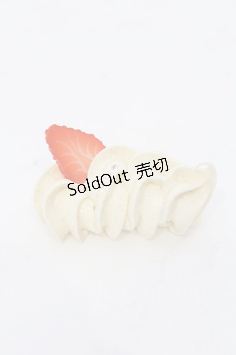 画像1: 【SALE】Q-pot. / Starawberry Whip ブローチ  オフシロ×アカ O-25-05-30-1049-QP-AC-IG-ZT271 (1)