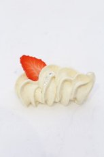 画像1: 【SALE】Q-pot. / Starawberry Whip ブローチ  オフシロ×アカ O-25-05-30-1049-QP-AC-IG-ZT271 (1)