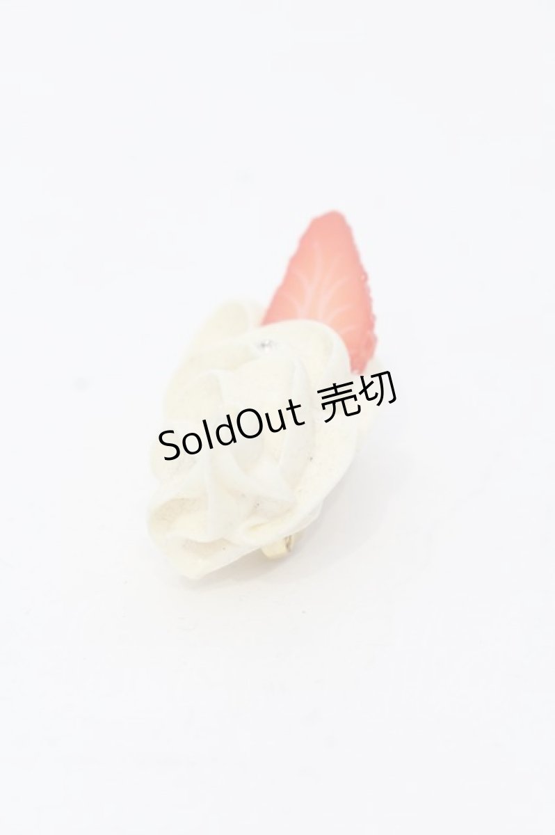 画像2: 【SALE】Q-pot. / Starawberry Whip ブローチ  オフシロ×アカ O-25-05-30-1049-QP-AC-IG-ZT271 (2)