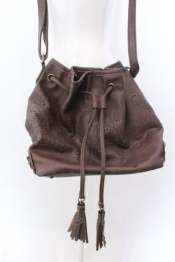 画像1: axes femme / パンチング巾着バッグ  ブラウン O-25-04-02-007-AX-BG-OW-OS