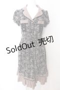 axes femme / 薔薇柄ワンピース M クロ O-25-04-04-060-AX-OP-OW-OS
