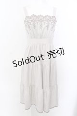 axes femme POETIQUE / スカラップ刺繍キャミワンピース M グレージュ O-25-04-04-070-AX-OP-OW-OS