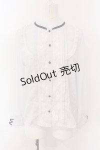 axes femme / ブローチ付きスタンドブラウス M サックス O-25-04-07-052-AX-BL-OW-OS