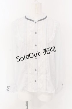 画像1: axes femme / ブローチ付きスタンドブラウス M サックス O-25-04-07-052-AX-BL-OW-OS