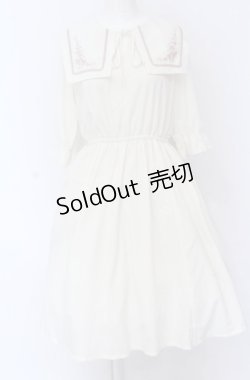 画像1: axes femme / 刺繍入セーラー襟ワンピース F キナリ O-25-04-14-011-AX-OP-OW-OS