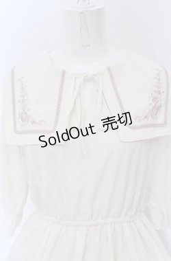 画像2: axes femme / 刺繍入セーラー襟ワンピース F キナリ O-25-04-14-011-AX-OP-OW-OS