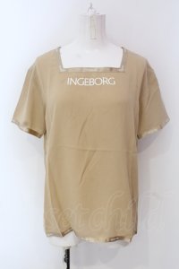 INGEBORG / ロゴリボン梨地Tシャツ  ベージュ O-25-04-17-016-LO-TO-IG-ZT023