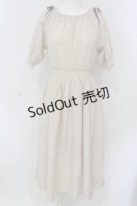 Fi.n.t HOME / ドット柄オフショルワンピース  ベージュ O-25-04-19-031-LO-OP-IG-OS