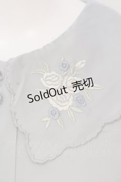 画像2: Fi.n.t / パステルローズ刺繍ビッグカラーブラウス  サックス O-25-04-19-033-CA-BL-IG-OS