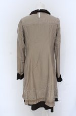 画像2: 【SALE】axes femme / 胸元刺繍バイカラーワンピース  ベージュ×ブラウン O-25-04-20-053-AX-OP-IG-ZT134 (2)